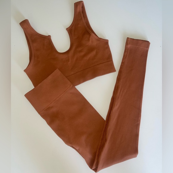 Matching Gym/Lounge Set - Picture 2 of 3